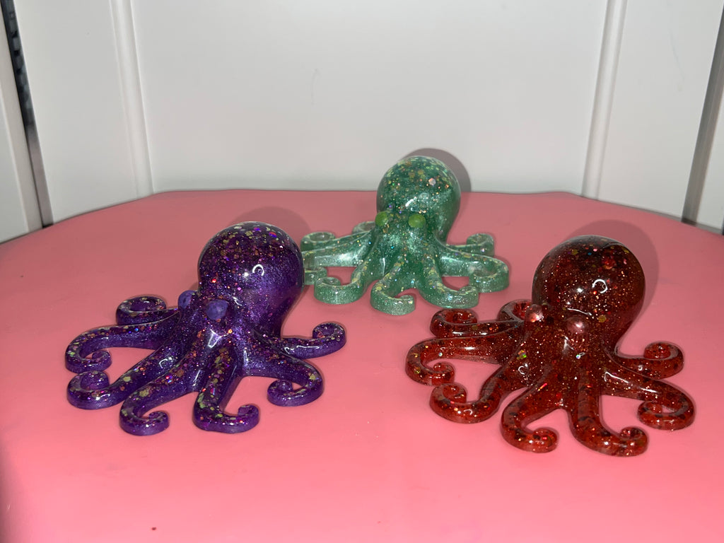 Pre-Made and Custom Resin Art✨